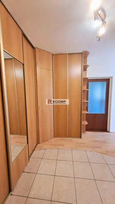 Na prenájom 2-izbový byt, 53 m², Poprad, Záborského