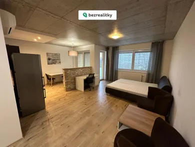 Na prenájom 1-izbový byt, 48 m², Bratislava-Petržalka