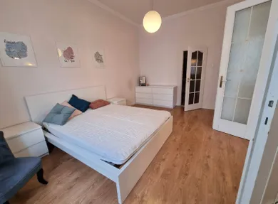 Na prenájom 5-izbový byt, 108 m², Bratislava-Staré Mesto, Obchodná