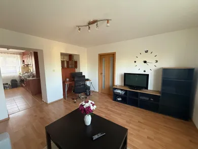 Na prenájom 2-izbový byt, 60 m², Dubnica nad Váhom, Okružná