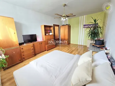 Na predaj 1-izbový byt, 38 m², Bratislava-Dúbravka