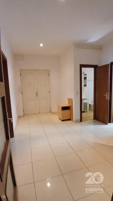 Na prenájom 2-izbový byt, 92 m², Bratislava-Nové Mesto, Vajnorská