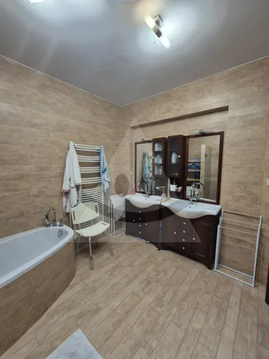 Na predaj 4-izbový dom, 150 m², Komárno