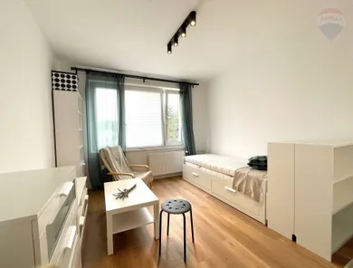 Na prenájom 1-izbový byt, 20 m², Banská Bystrica, Mládežnícka