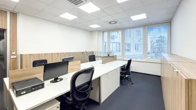 Lokale komercyjne na wynajem, Bratislava-Nové Mesto · €387
