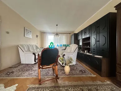 Na predaj 4-izbový dom, 304 m², Kútniky