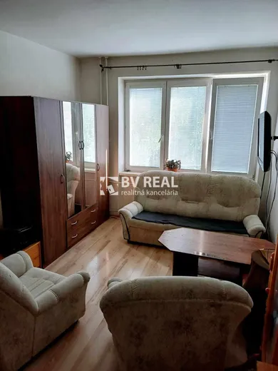 Mieszkania na wynajem, 1-pokojowe, Prievidza · €365