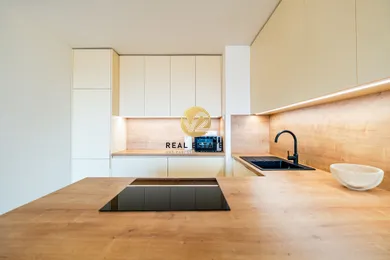 Na prenájom 2-izbový byt, 54 m², Nitra, Jelenecká