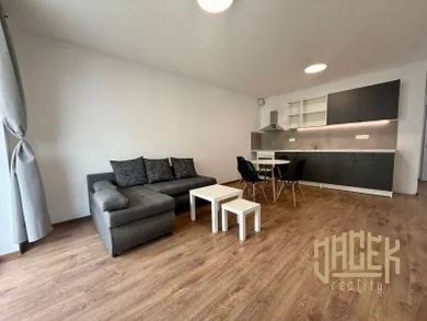 Na prenájom 2-izbový byt, 59 m², Považská Bystrica