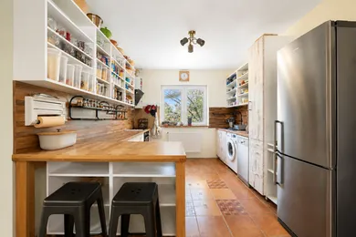 Na predaj 3-izbový byt, 80 m², Bratislava-Rača, Hubeného