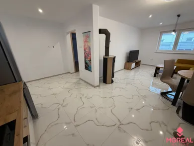 Na predaj 4-izbový dom, 920 m², Topoľčany, Sládkovičova