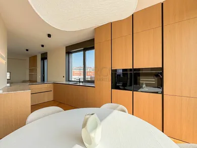 Na prenájom 5-izbový byt, 266 m², Bratislava-Staré Mesto