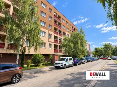 Na predaj 4-izbový byt, 85 m², Bratislava-Rača, Karpatské námestie