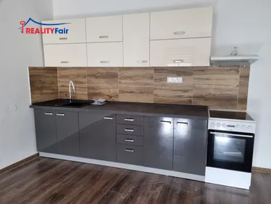 Na prenájom 1-izbový byt, 54 m², Banská Bystrica, Nám. Š. Moysesa