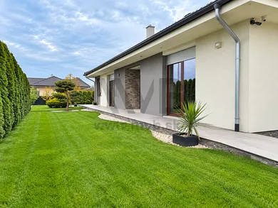 Domy na sprzedaż, 3-pokojowe, Dvory nad Žitavou · €309 900