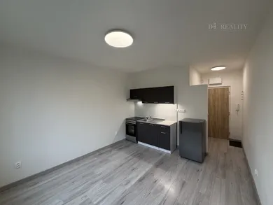 Kiadó lakások, 1-szobás, Dubnica nad Váhom · €430