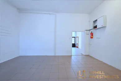 Na predaj komerčné, 66 m², Bratislava-Ružinov, Velehradská