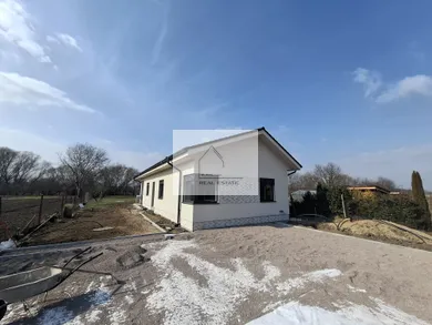 Domy na sprzedaż, 1-pokojowe, Vráble · €248 000