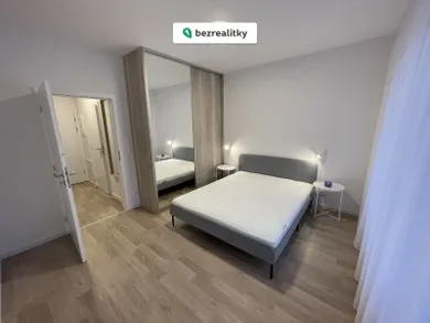 Na prenájom 2-izbový byt, 45 m², Bratislava-Ružinov
