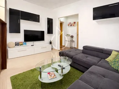 Na predaj 4-izbový byt, 88 m², Bratislava-Petržalka, Wolkrova