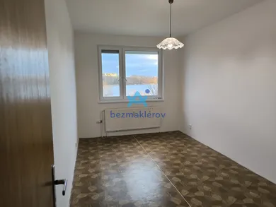 Na predaj 4-izbový byt, 83 m², Bratislava-Petržalka