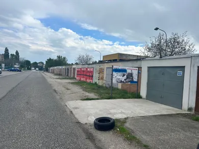 Objekty na predaj, Bratislava-Nové Mesto · €25 900