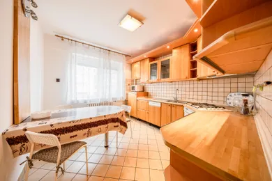Byty na predaj 4-izbový, Bratislava-Staré Mesto · €398 000