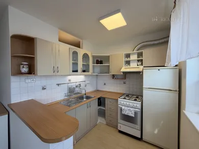 Na prenájom 3-izbový byt, 71 m², Trenčín, Bavlnárska