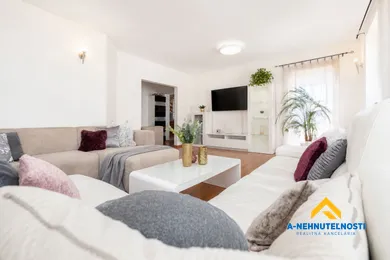Na predaj 4-izbový dom, 146 m², Orechová Potôň, Ulica Svätej trojice