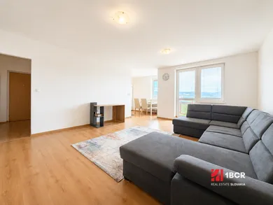 Na prenájom 3-izbový byt, 79 m², Pezinok, Trnavská
