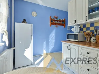 Na prenájom 3-izbový byt, 65 m², Handlová, Partizánska