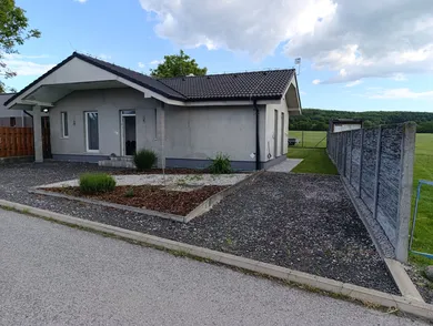 Domy na prenájom 4-izbový, Jablonové · €900