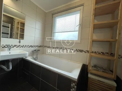 Na predaj 4-izbový byt, 77 m², Bratislava-Ružinov