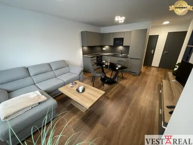 Na prenájom 2-izbový byt, 56 m², Trnava, Novomestská ulica