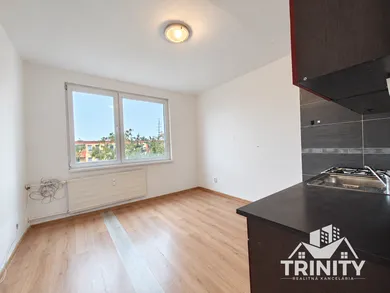 Na prenájom 1-izbový byt, 36 m², Šurany, MDŽ