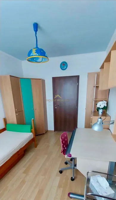 Na prenájom 3-izbový byt, 68 m², Bratislava-Petržalka, Krásnohorská