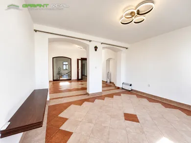 Na prenájom komerčné, 111 m², Prešov, Hlavná