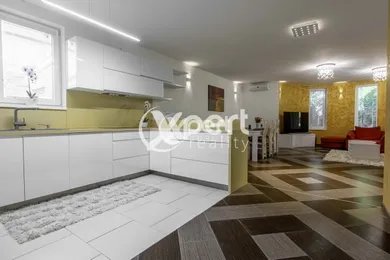 Domy na sprzedaż, 5-pokojowe, Kajal · €318 800