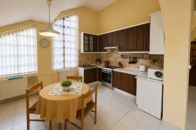 Na predaj 5-izbový byt, 360 m², Matúškovo
