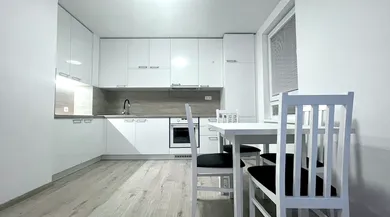 Na prenájom 2-izbový byt, 59 m², Trnava, Trnava / Novomestská