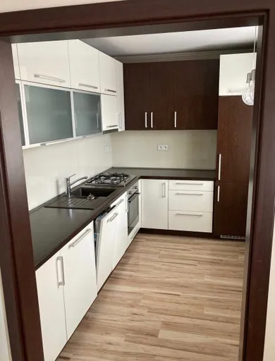 Na prenájom 2-izbový byt, 55 m², Bratislava-Nové Mesto, Hálkova