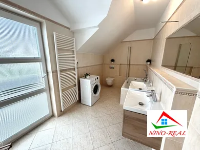Na predaj 4-izbový dom, 120 m², Rovinka, Riečna