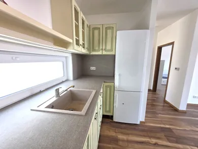 Na prenájom 3-izbový byt, 76 m², Bratislava-Ružinov, Miletičova