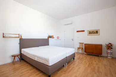 Na prenájom 2-izbový byt, 72 m², Bratislava-Staré Mesto