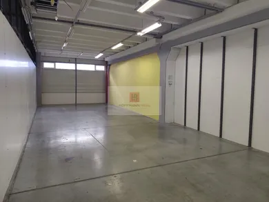 Lokale komercyjne na wynajem, Bratislava-Nové Mesto · €800