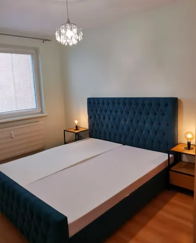 Na prenájom 3-izbový byt, 64 m², Bratislava-Nové Mesto, Rozvodná