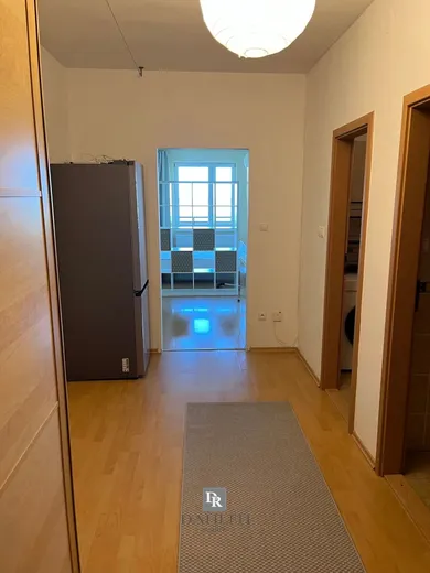 Na prenájom 1-izbový byt, 45 m², Bratislava-Petržalka, Vyšehradská