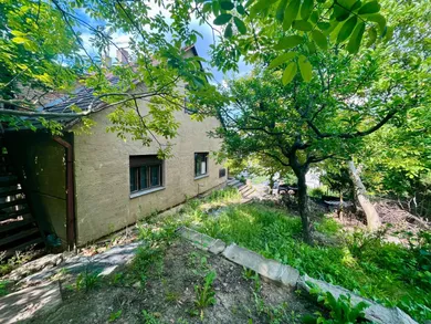 Houses for sale, 6-room in Bratislava-Staré Mesto · €899,000
