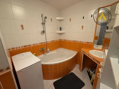 Na predaj 2-izbový byt, 65 m², Hlohovec, Vinohradská