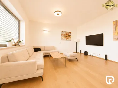 Na prenájom 5-izbový byt, 155 m², Bratislava-Staré Mesto